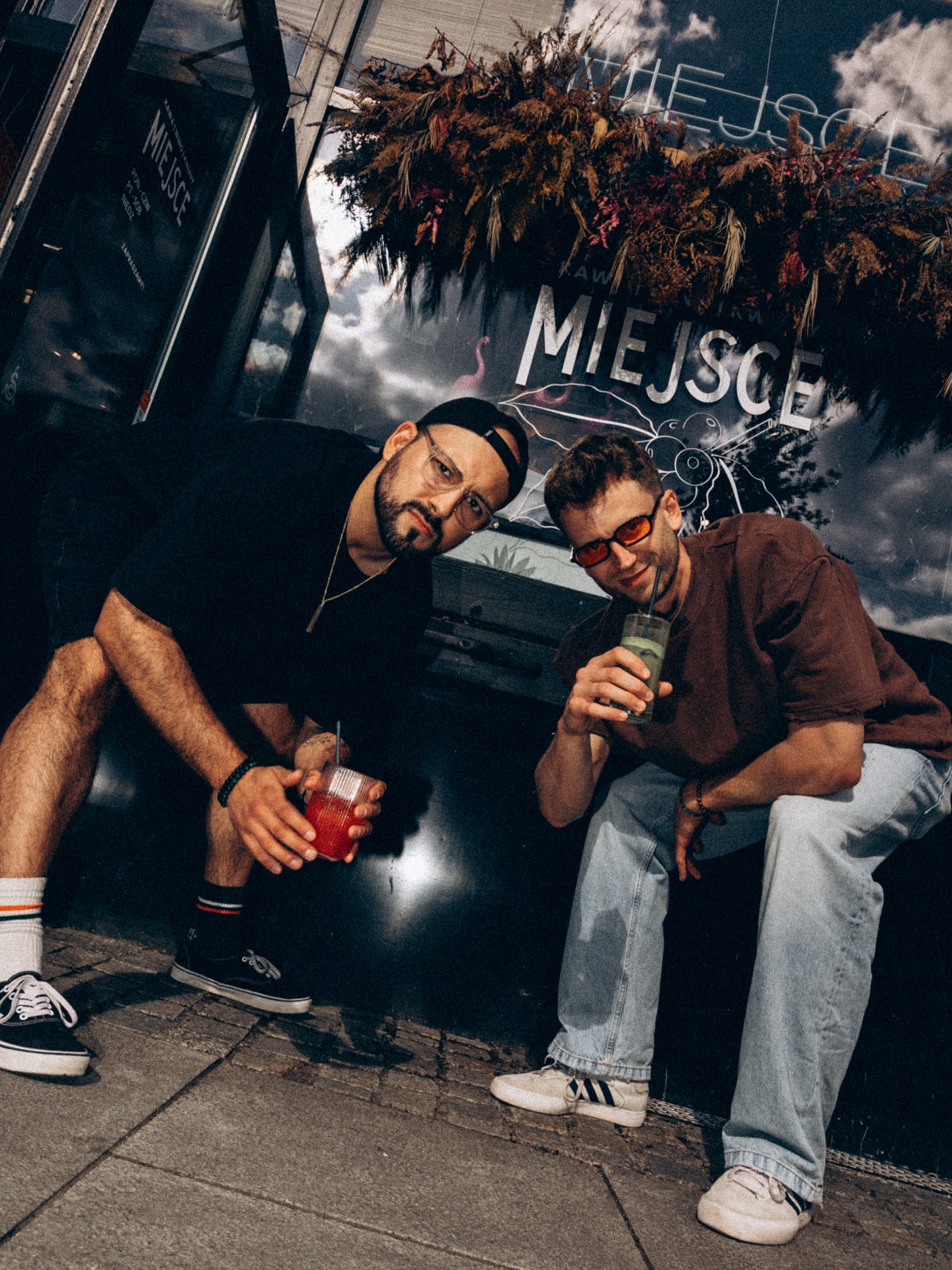 Klimatyczne wnętrze kawiarni Miejsce